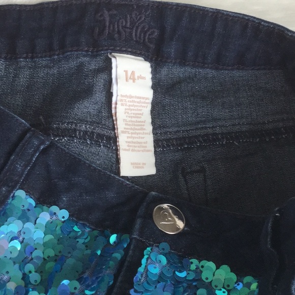 Sequins Justice Jean Shorts - Picture 3 of 4